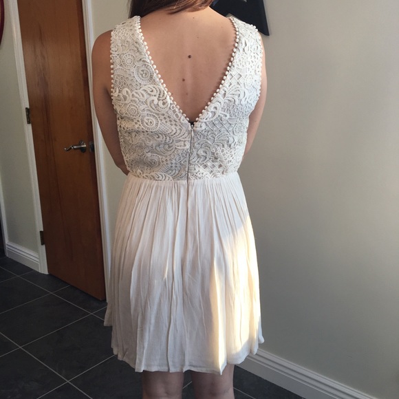 Francesca Embroidered midi dress - Picture 3 of 5